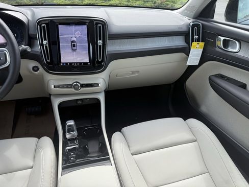 New 2025 Volvo XC40 B5 Ultra w/ Climate Package image 21