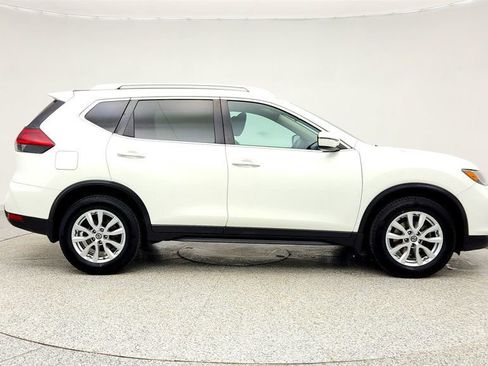 Used 2020 Nissan Rogue S image 4