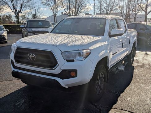 Used 2022 Toyota Tacoma SR5 w/ Technology Package image 5