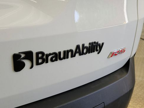 Used 2023 Chevrolet Traverse RS image 24