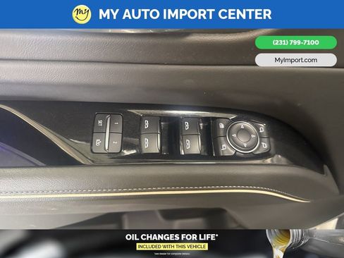 Used 2022 Cadillac Escalade ESV Luxury image 12