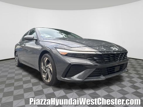 Certified 2025 Hyundai Elantra SEL FWD image 1