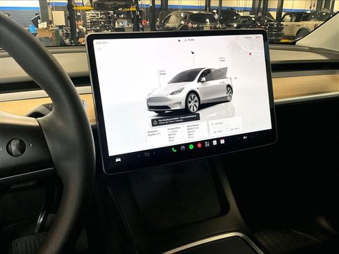 Used 2023 Tesla Model Y AWD image 19