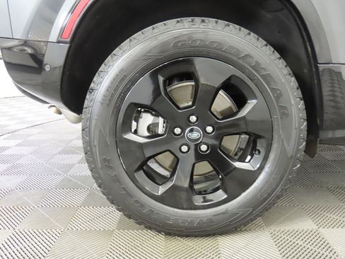 Used 2024 Land Rover Defender 110 X-Dynamic SE image 31