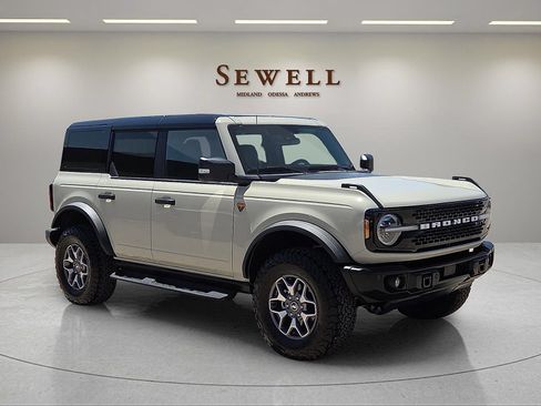 Used 2025 Ford Bronco Badlands AWD/4WD image 6