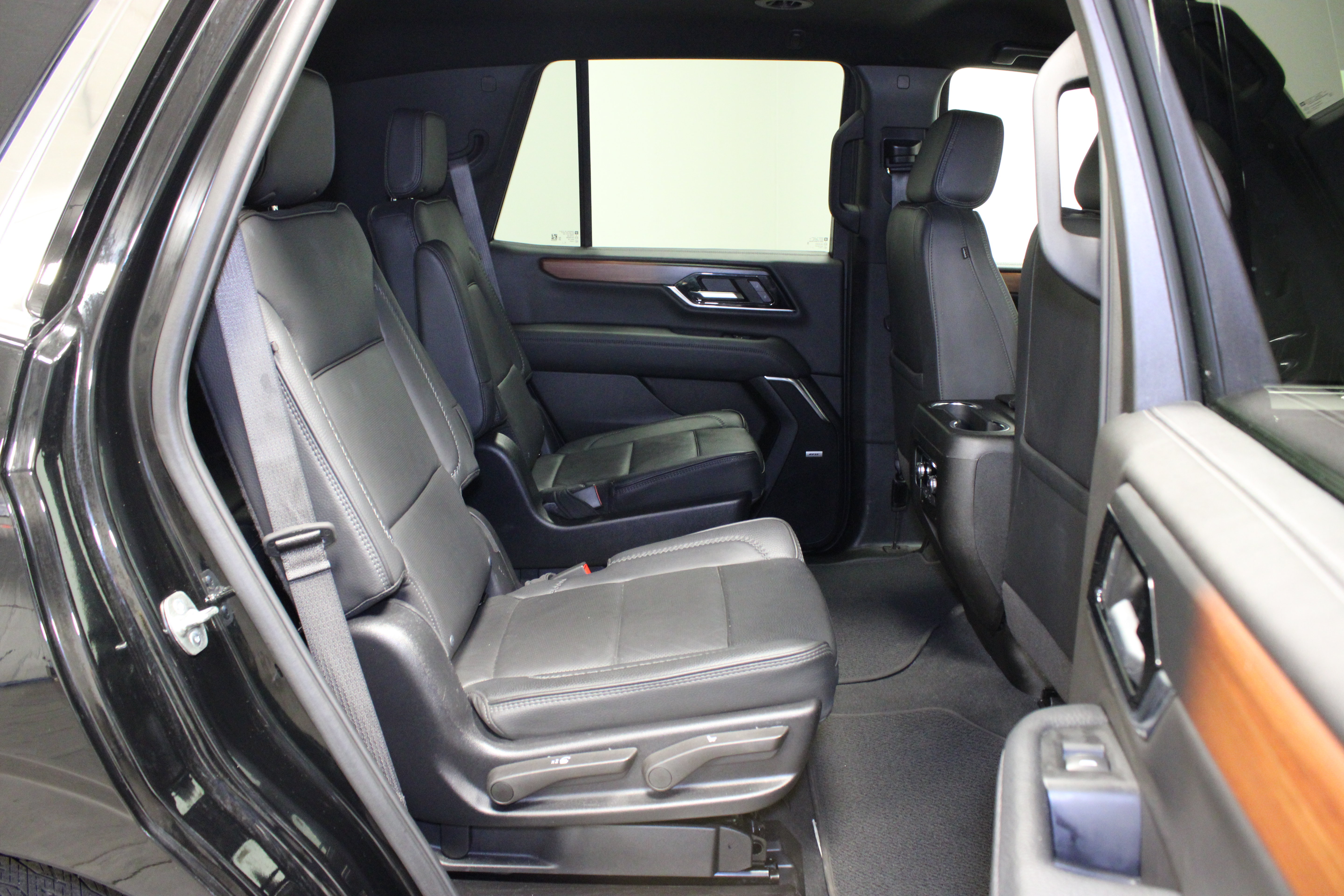 Used 2025 GMC Yukon Denali AWD/4WD image 16
