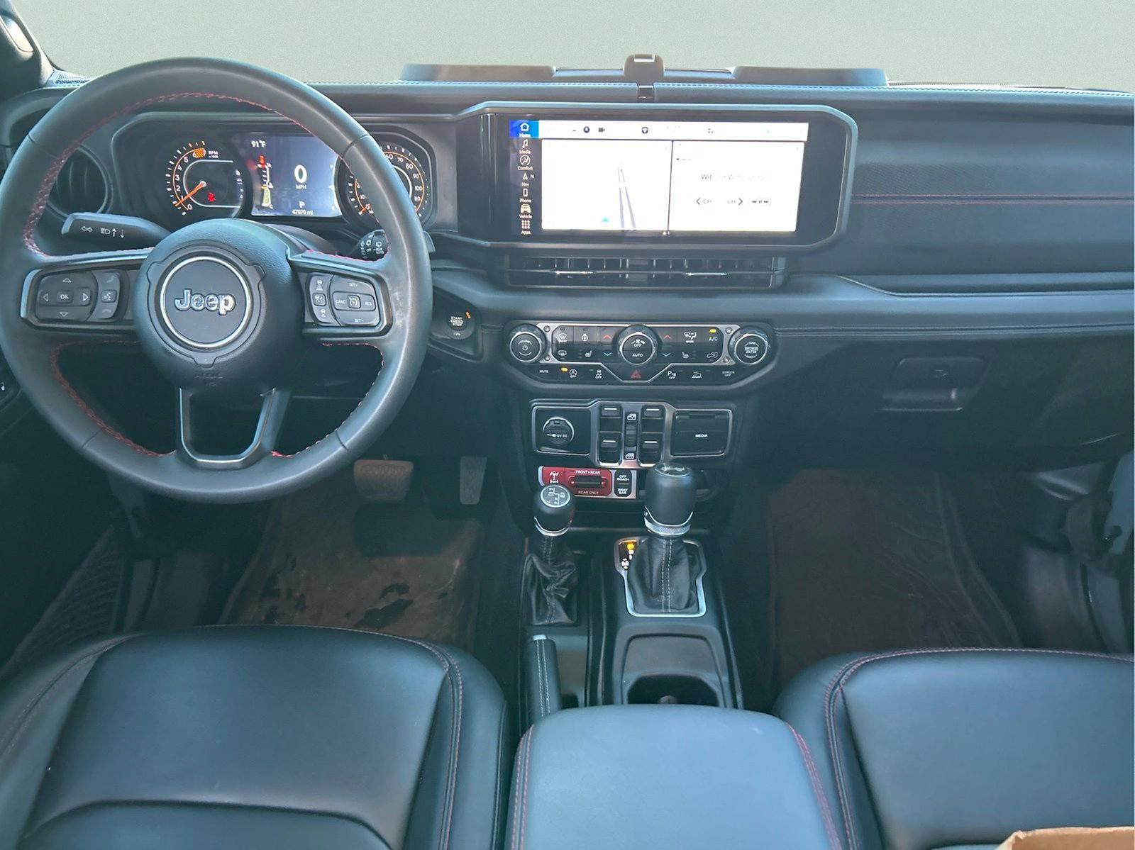 Used 2024 Jeep Wrangler Unlimited Rubicon AWD/4WD image 13
