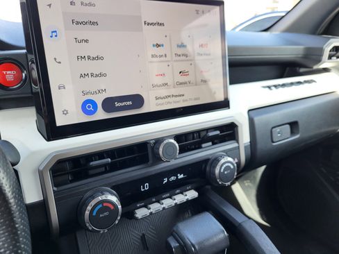 Certified 2024 Toyota Tacoma TRD Off-Road image 11