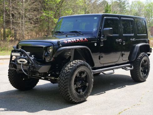 Used 2015 Jeep Wrangler Unlimited Sahara w/ Connectivity Group AWD/4WD image 6