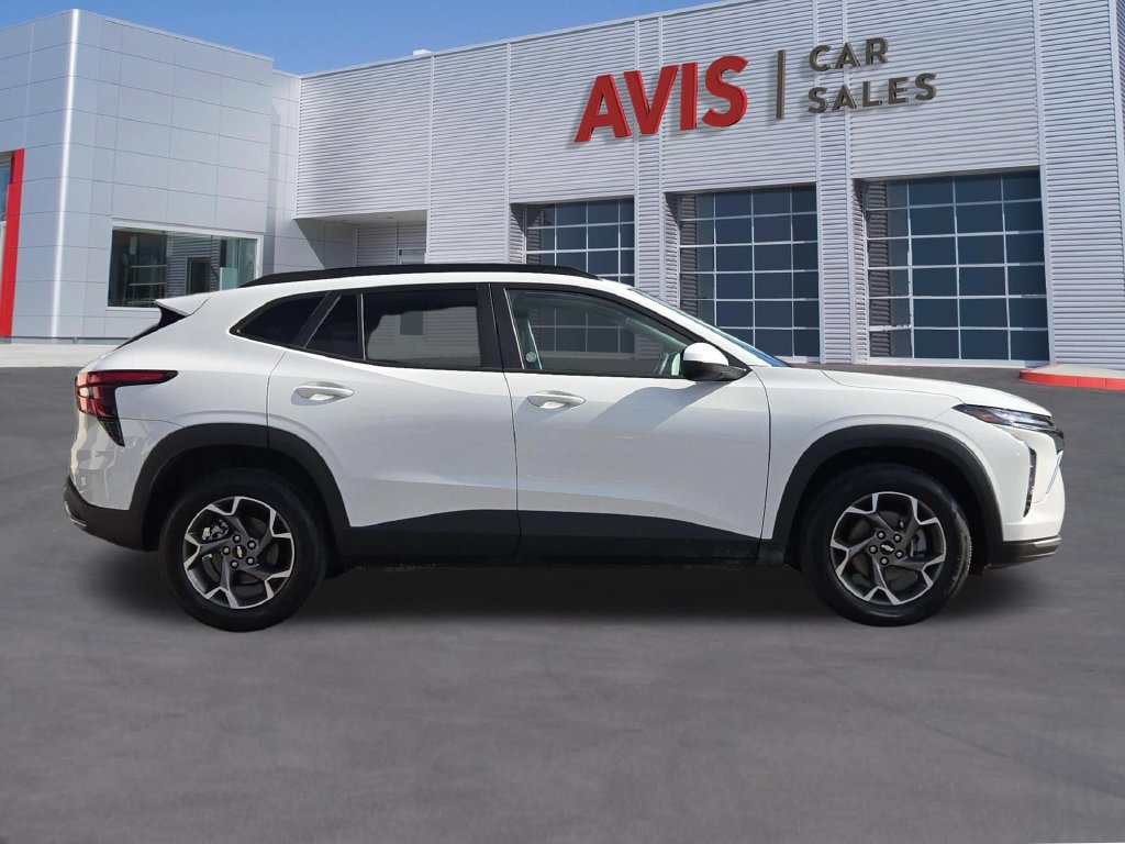 Used 2026 Chevrolet Trax LT FWD image 5