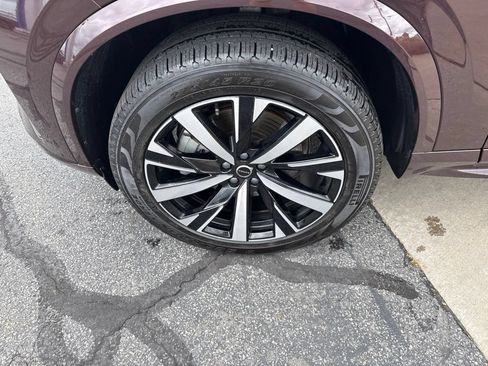 Certified 2025 Volvo XC90 B5 Core w/ Climate Package AWD/4WD image 11