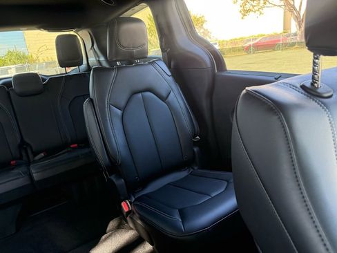 New 2026 Chrysler Pacifica Select image 15