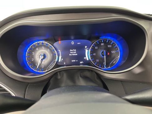 Used 2024 Chrysler Pacifica Touring-L FWD image 24