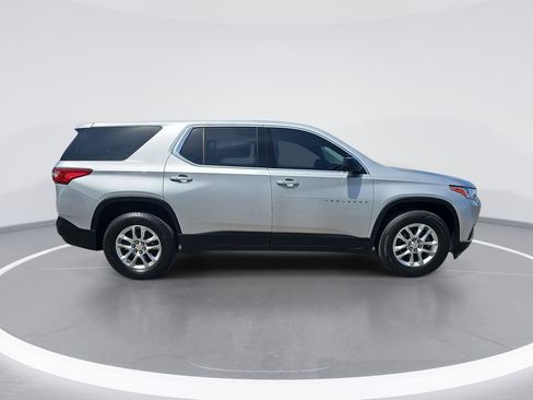 Used 2020 Chevrolet Traverse LS FWD image 2