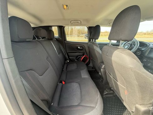 Used 2018 Jeep Renegade Trailhawk w/ UConnect 8.4 Nav Group image 17