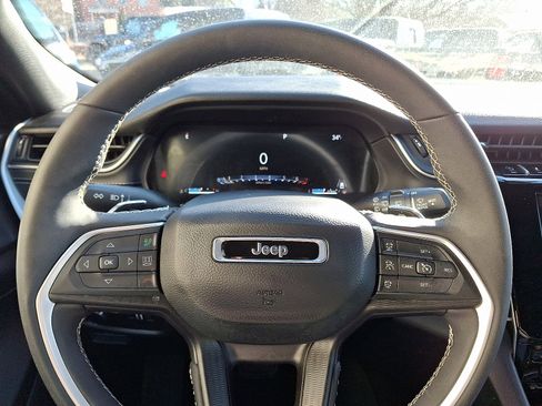 Certified 2024 Jeep Grand Cherokee Altitude image 18