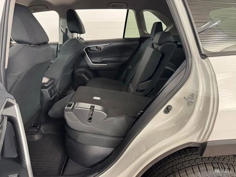 Used 2019 Toyota RAV4 LE AWD/4WD image 24