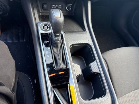 Used 2025 Nissan Sentra SV FWD image 8