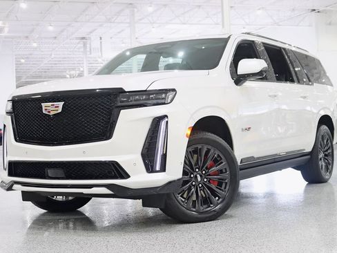 Used 2023 Cadillac Escalade ESV V w/ LPO, ONYX Package AWD/4WD image 6