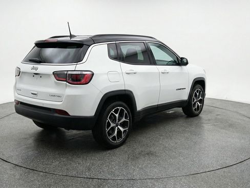 Used 2025 Jeep Compass Limited AWD/4WD image 9
