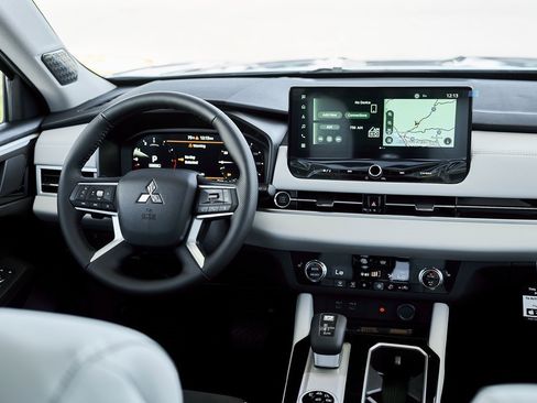 New 2026 Mitsubishi Outlander SE image 34