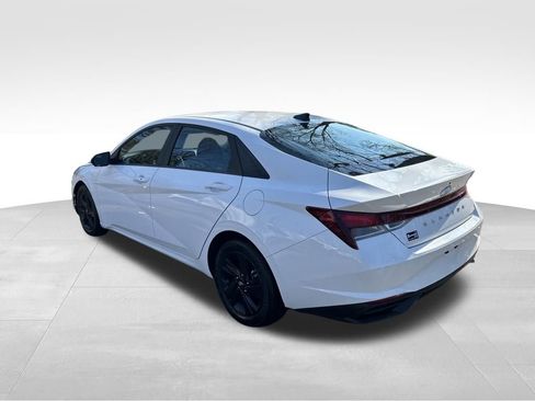 Used 2023 Hyundai Elantra SEL FWD image 3