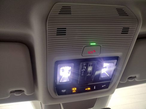 New 2026 Volkswagen Tiguan SE image 28