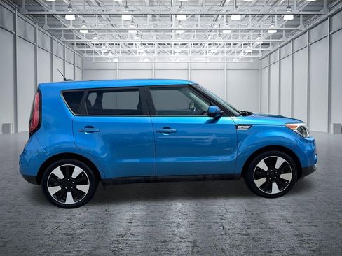 Used 2019 Kia Soul + FWD image 5