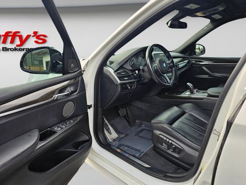 Used 2015 BMW X5 xDrive35d image 19