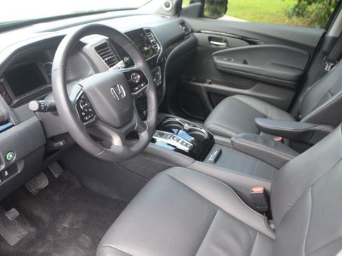 Used 2022 Honda Pilot Touring image 2