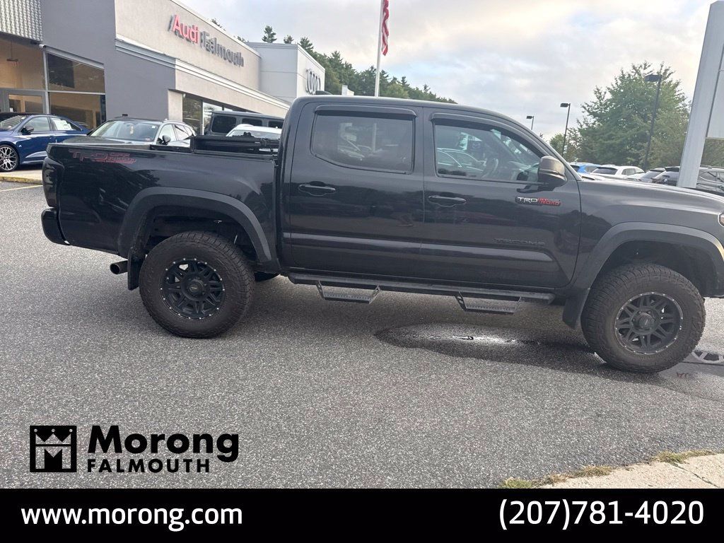 Used 2020 Toyota Tacoma TRD Off-Road w/ TRD Premium Off Road Package AWD/4WD image 4