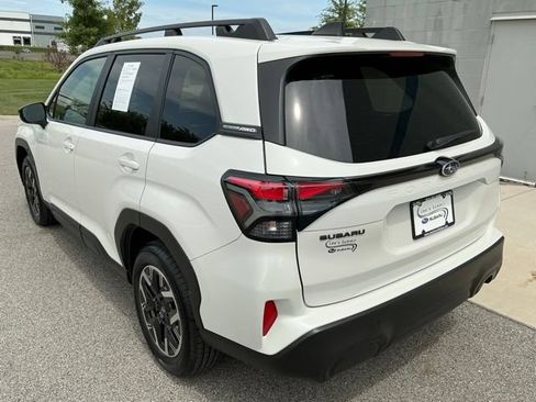 Used 2025 Subaru Forester Premium AWD/4WD image 3