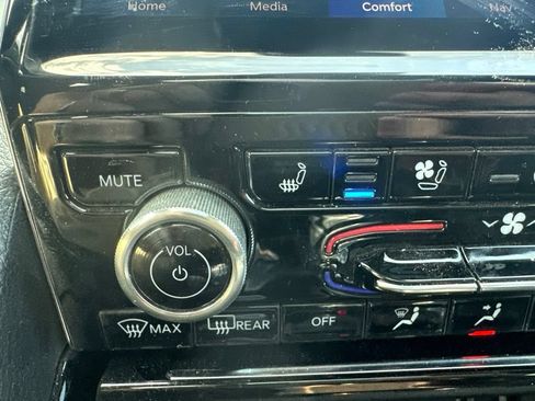 Used 2023 Jeep Grand Cherokee L Overland w/ Rear Seat Video Group I AWD/4WD image 17