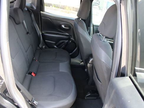 Used 2018 Jeep Renegade Altitude w/ UConnect 8.4 Nav Group image 11