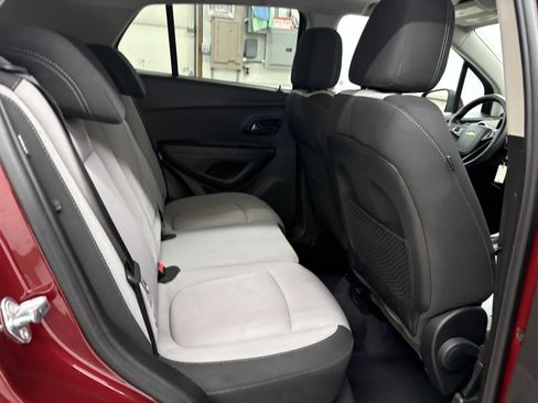 Used 2016 Chevrolet Trax LT w/ LT Sun and Sound Package FWD image 21