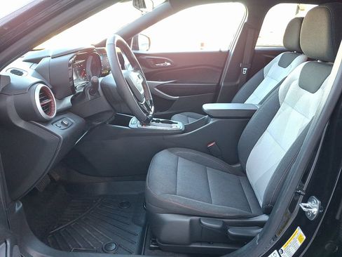 Used 2024 Chevrolet Trax RS w/ Sunroof Package FWD image 15
