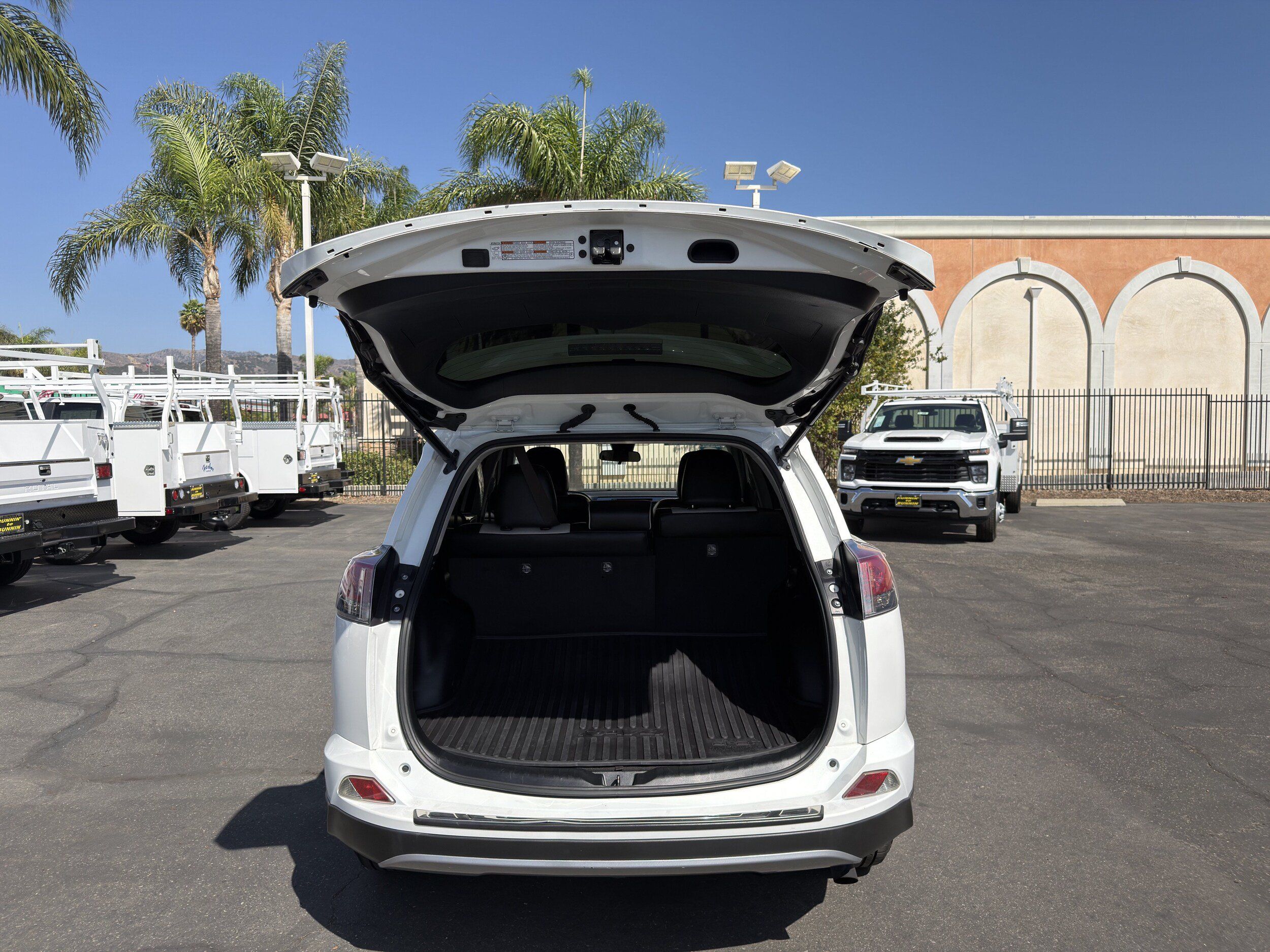Used 2018 Toyota RAV4 XLE w/ Carpet Mat Package AWD/4WD image 14