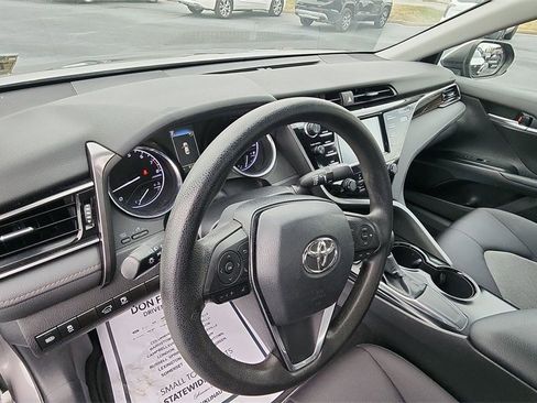 Used 2019 Toyota Camry LE image 10