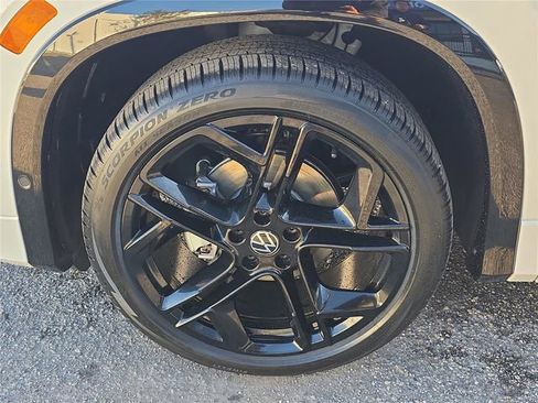 New 2026 Volkswagen Tiguan SE R-Line image 6