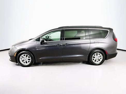 Used 2021 Chrysler Voyager Lxi image 3