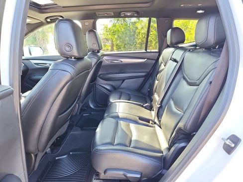 Certified 2023 Cadillac XT6 Luxury FWD image 9