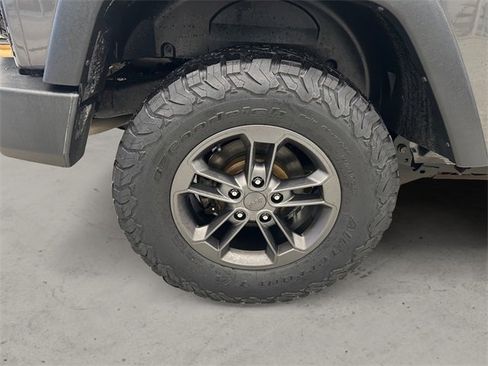 Used 2018 Jeep Wrangler Sport image 14