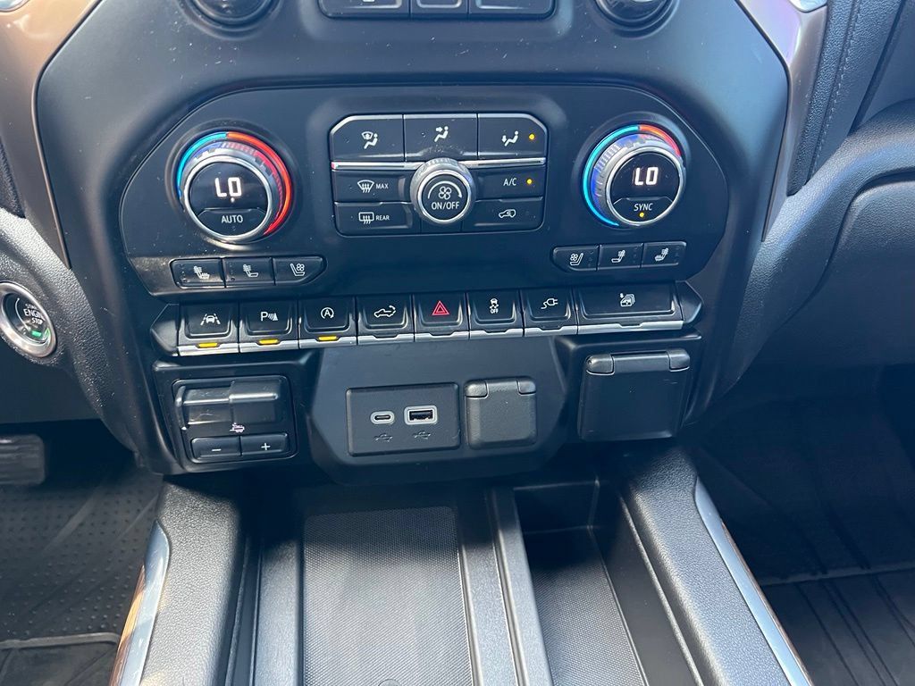 Used 2021 Chevrolet Silverado 1500 High Country w/ Technology Package AWD/4WD image 32
