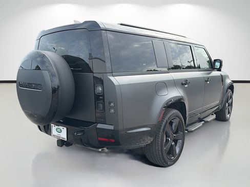 New 2026 Land Rover Defender 130 X-Dynamic SE AWD/4WD image 5