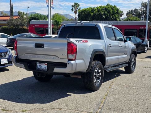 Used 2017 Toyota Tacoma TRD Off-Road AWD/4WD image 5
