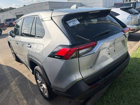 Used 2025 Toyota RAV4 XLE FWD image 4