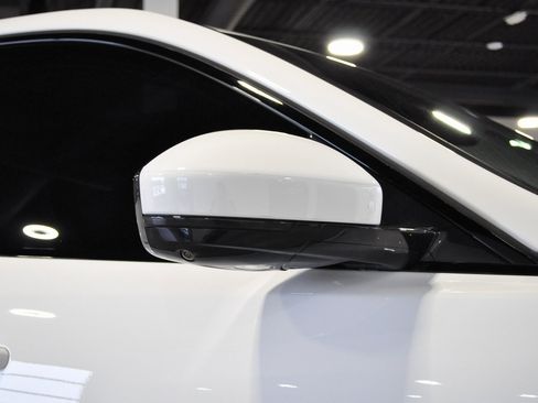 Used 2022 Jaguar F-PACE SVR image 15