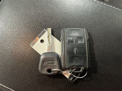 Used 2017 GMC Canyon SLE w/ SLE Convenience Package image 31