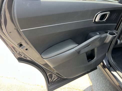 Used 2025 Kia Sorento S FWD image 21