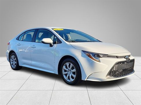 Used 2022 Toyota Corolla LE image 3